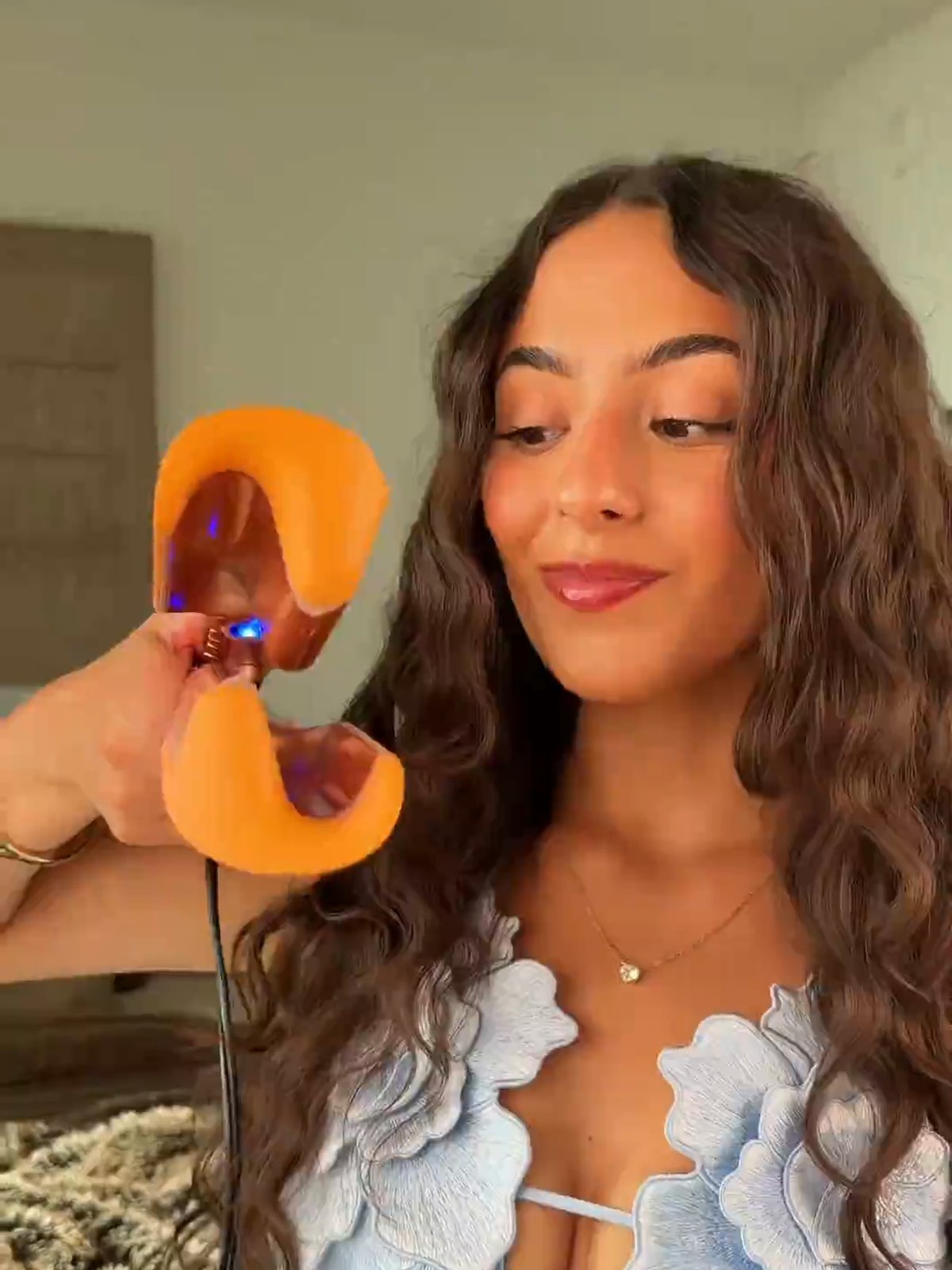 Kylie-style beach waves, my way: Aerely Chacón, Wavytalk Power Wave crimper