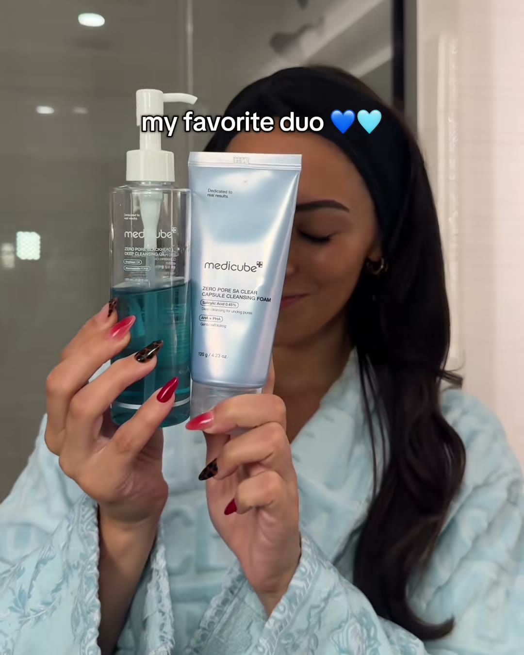 The two I use, and the same two in the video. Oil on the left (medicube Zero Pore Double Cleansing Duo, Aerely Chacón)