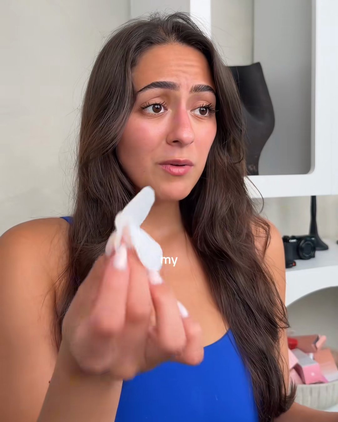 Half pad: Left: the textured side, the one that actually exfoliates. Right: half (medicube Zero Pore Pad 2.0, Aerely Chacón)