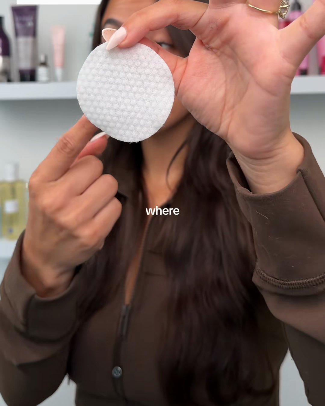 Textured side: Left: the textured side, the one that actually exfoliates. Right (medicube Zero Pore Pad 2.0, Aerely Chacón)