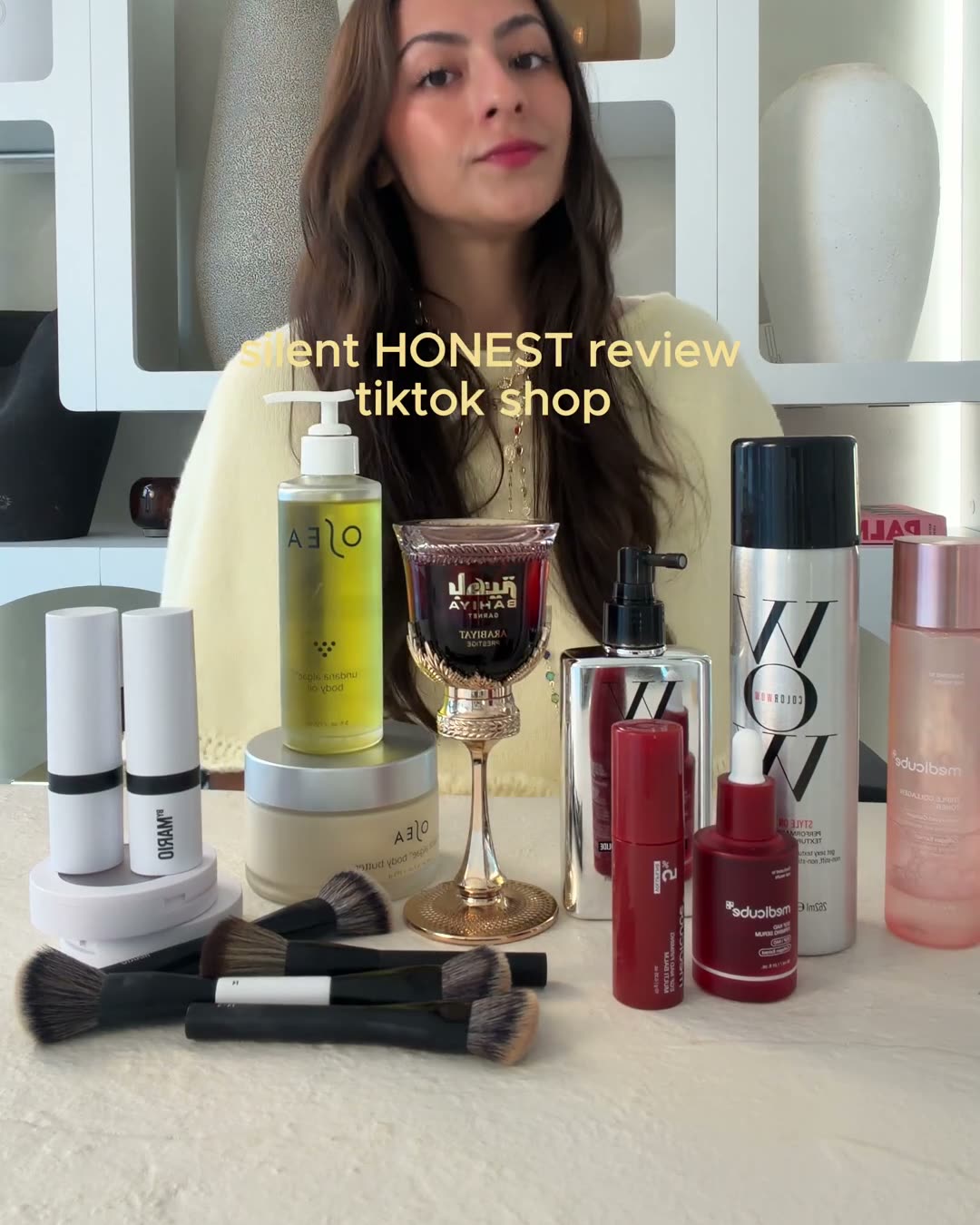 The whole table before I started. Perfume, hair, body care, makeup, all bought with my own money. The whole table before I started. Perfume, hair, body care, makeup (COLOR WOW Dream Coat Supernatural Spray, Aerely Chacón)