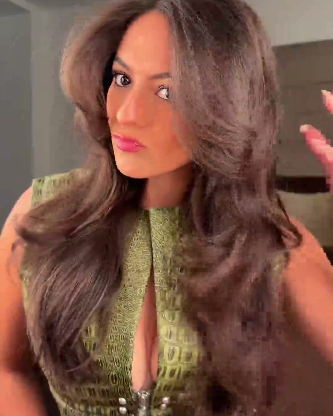 Fully brushed out. I did not add anything after this, no (Wavytalk Airshape Pro Roller Air Styler Set, Aerely Chacón)