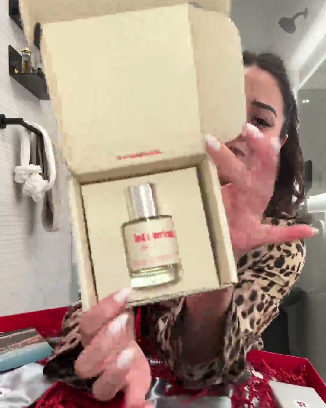 The box opening. Presentation is a 10 out of 10 and I (Dossier Lost Americana Eau de Parfum (MGK collab), Aerely Chacón)