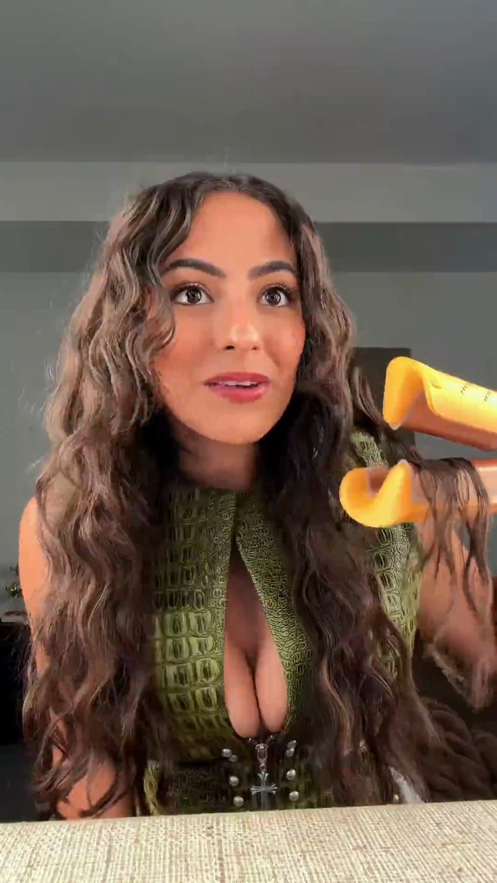 The crimper Latina baddies have known about forever (Wavytalk Power Wave Hair Crimper, Aerely Chacón)